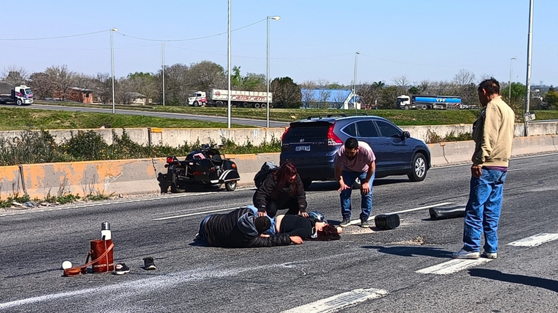 Una pareja de motociclistas herida tras la imprudencia de un camionero